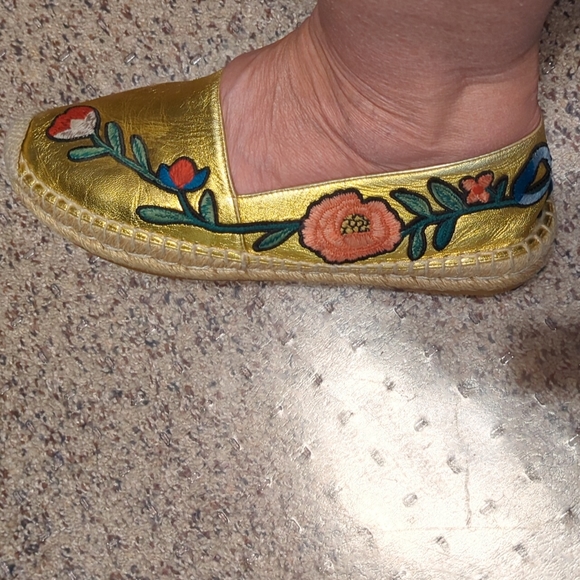 Gucci Pilar Leather Floral Embroidered Espadrilles - Picture 4 of 7